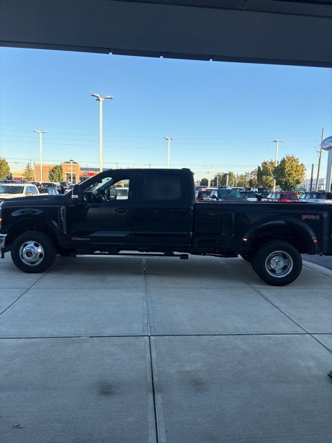 2027 Ford F-350 Lariat DRW