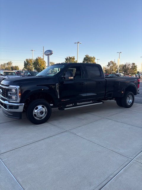 2027 Ford F-350 Lariat DRW