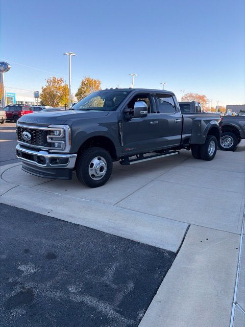 2027 Ford F-350 Lariat DRW