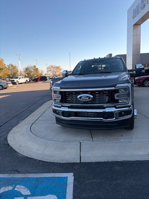 2027 Ford F-350 Lariat DRW