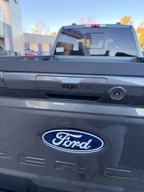 2027 Ford F-350 Lariat DRW