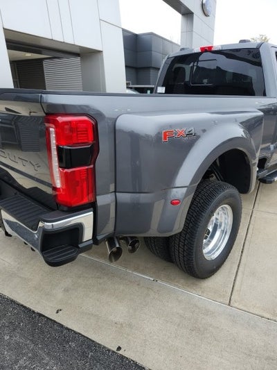 2027 Ford F-350 Lariat DRW