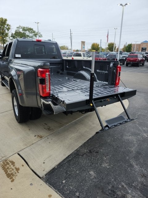 2027 Ford F-350 Lariat DRW