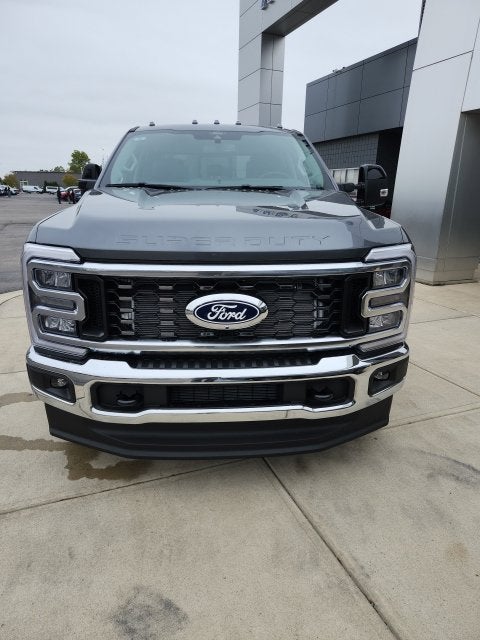 2027 Ford F-350 Lariat DRW