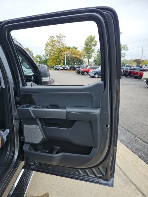 2027 Ford F-350 Lariat DRW
