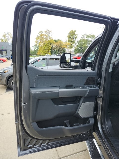 2027 Ford F-350 Lariat DRW