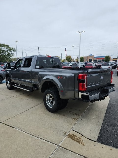 2027 Ford F-350 Lariat DRW