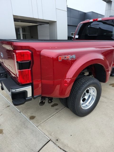 2027 Ford F-350 Lariat DRW