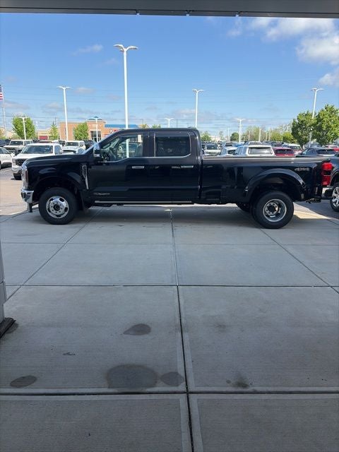 2026 Ford F-350 Lariat DRW