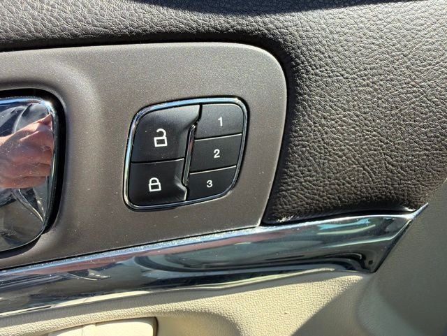 2013 Lincoln MKS Base