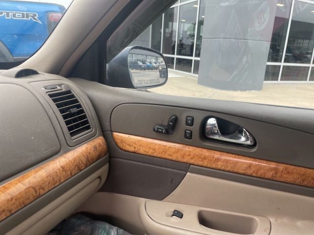 2002 Lincoln Continental Base