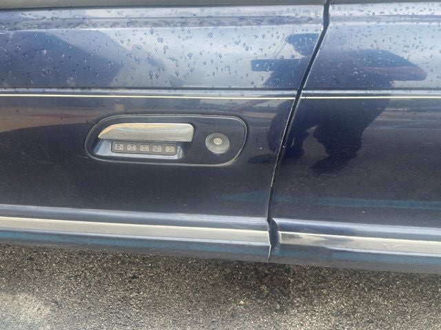 2002 Lincoln Continental Base