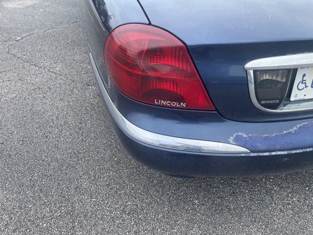 2002 Lincoln Continental Base