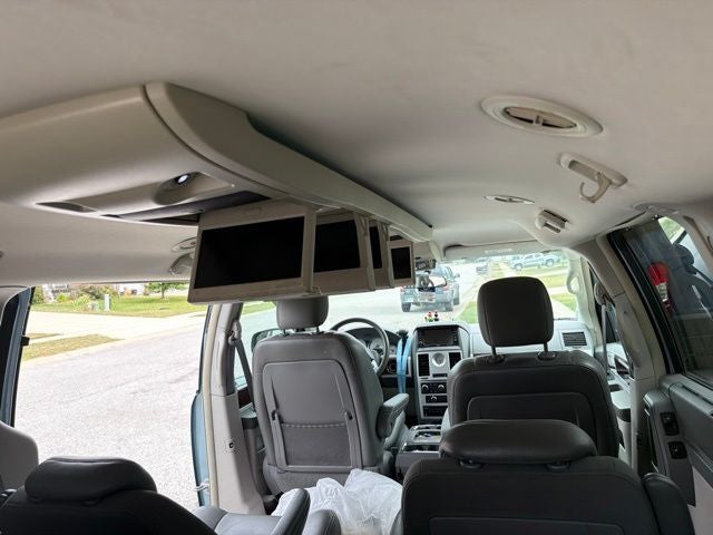 2010 Chrysler Town & Country Touring