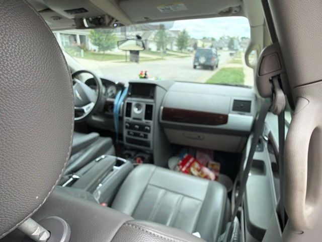 2010 Chrysler Town & Country Touring