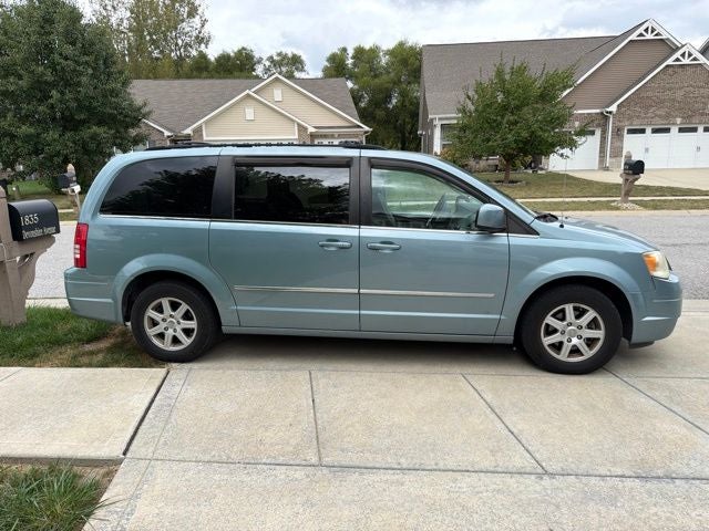 2010 Chrysler Town & Country Touring