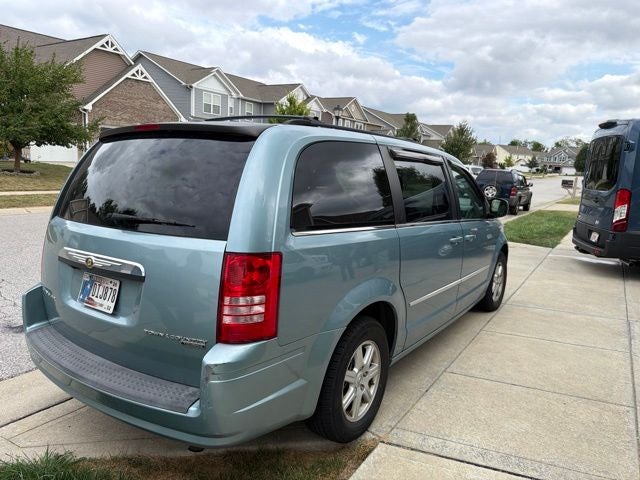 2010 Chrysler Town & Country Touring