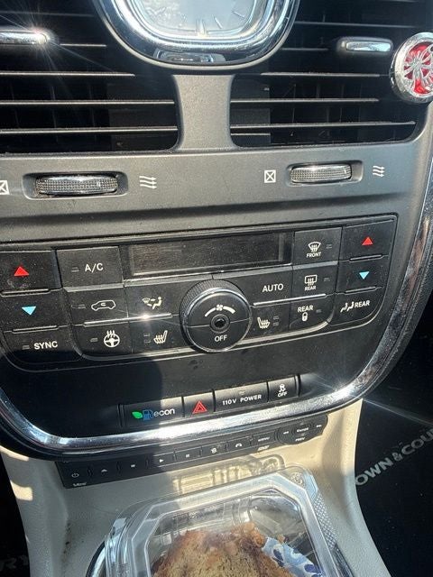 2011 Chrysler Town & Country Limited