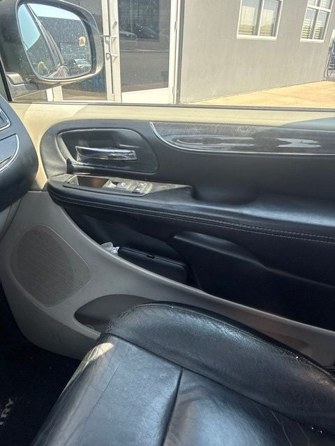 2011 Chrysler Town & Country Limited