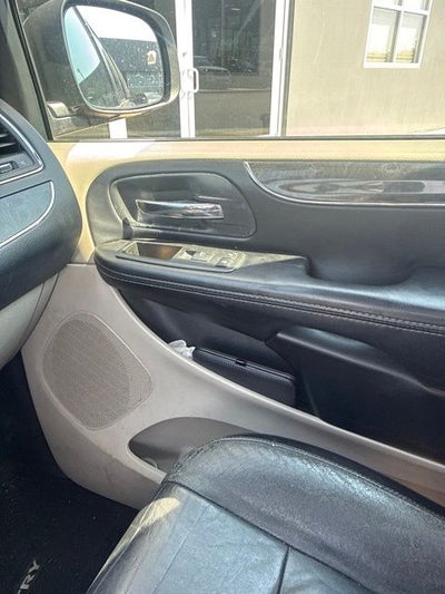 2011 Chrysler Town & Country Limited