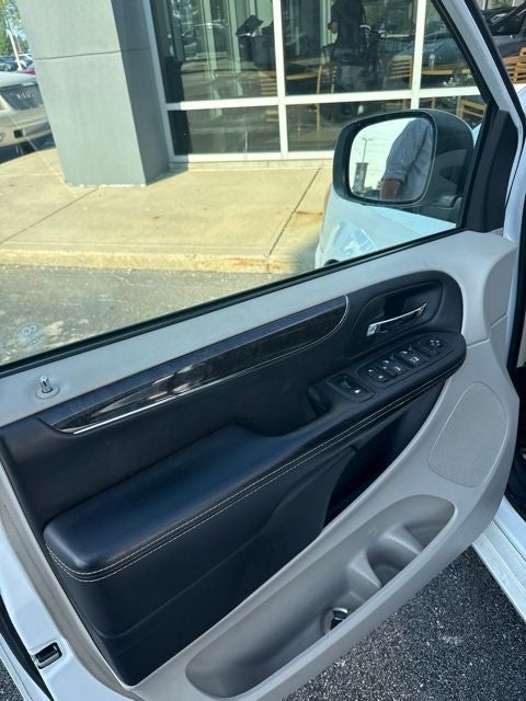 2013 Chrysler Town & Country Touring