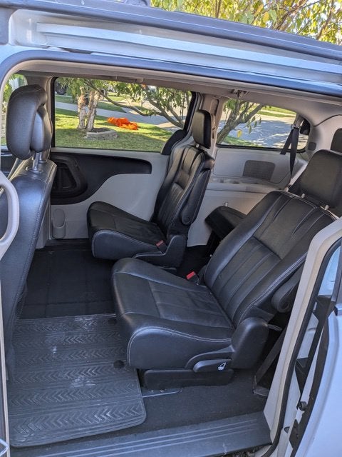 2016 Chrysler Town & Country Touring