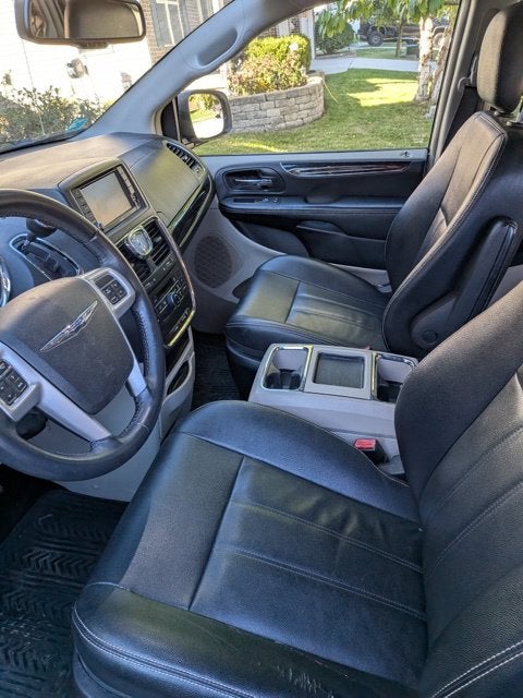 2016 Chrysler Town & Country Touring