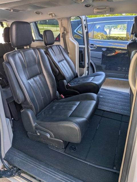 2016 Chrysler Town & Country Touring