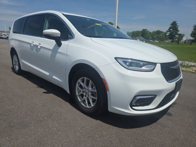 2023 Chrysler Pacifica's photo