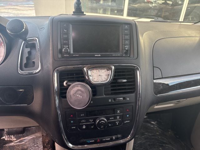 2016 Chrysler Town & Country Touring