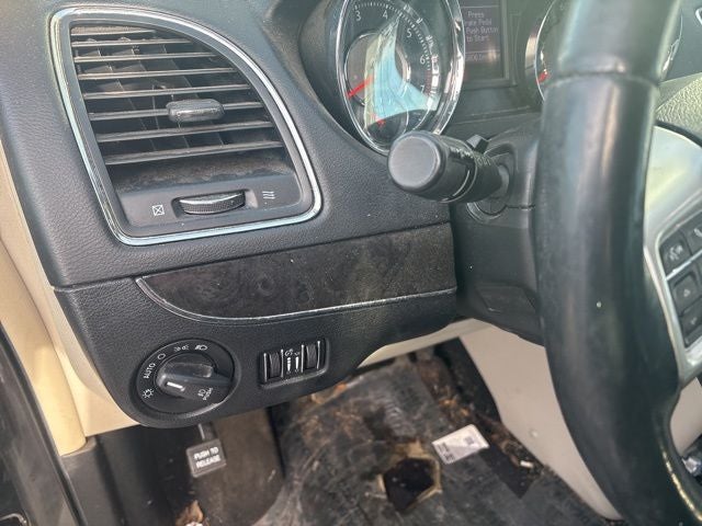 2016 Chrysler Town & Country Touring