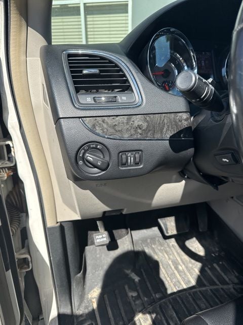 2012 Chrysler Town & Country Touring-L