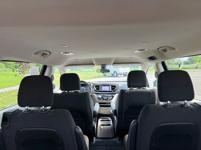 2022 Chrysler Voyager LX