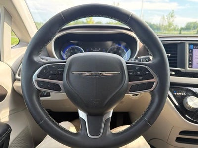 2022 Chrysler Voyager LX