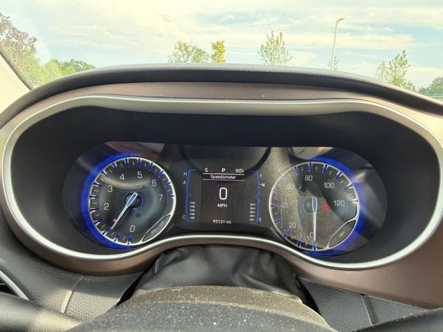 2022 Chrysler Voyager LX