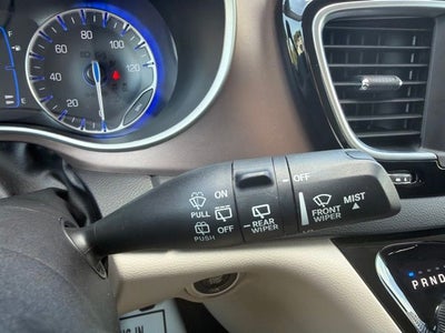 2022 Chrysler Voyager LX