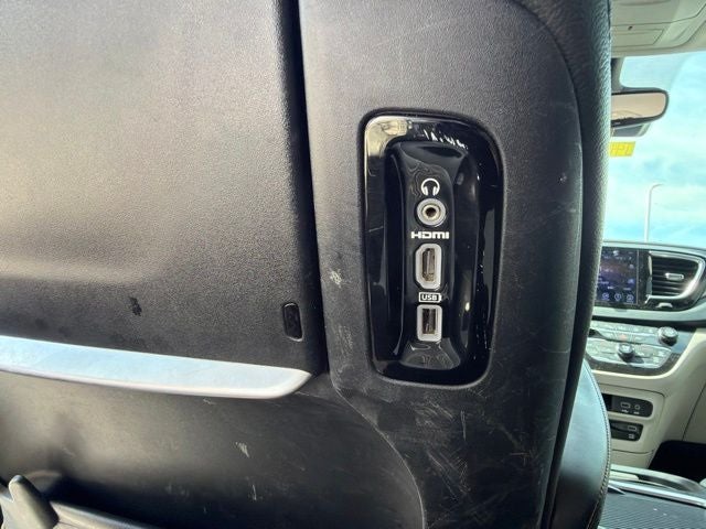 2017 Chrysler Pacifica Touring L Plus