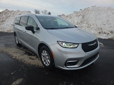 2024 Chrysler Pacifica Touring