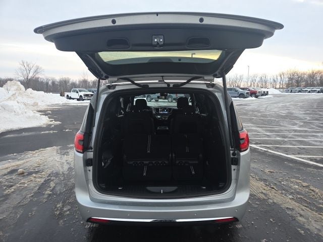 2024 Chrysler Pacifica Touring