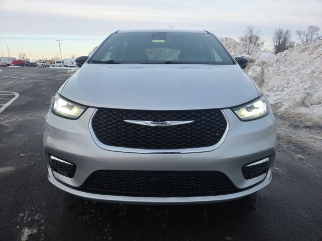 2024 Chrysler Pacifica Touring