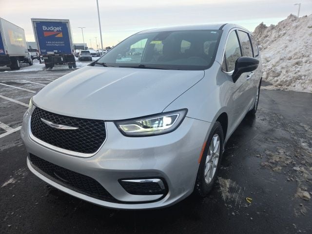 2024 Chrysler Pacifica Touring