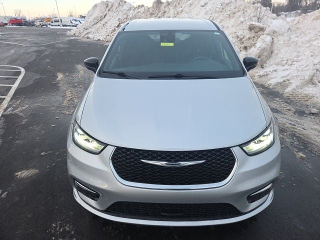 2024 Chrysler Pacifica Touring