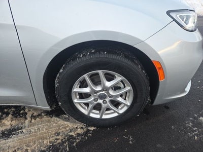 2024 Chrysler Pacifica Touring