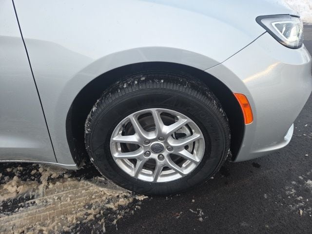 2024 Chrysler Pacifica Touring