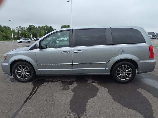 2015 Chrysler Town & Country S