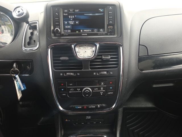 2015 Chrysler Town & Country S