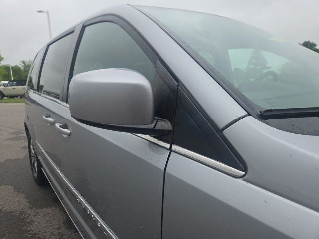 2015 Chrysler Town & Country S