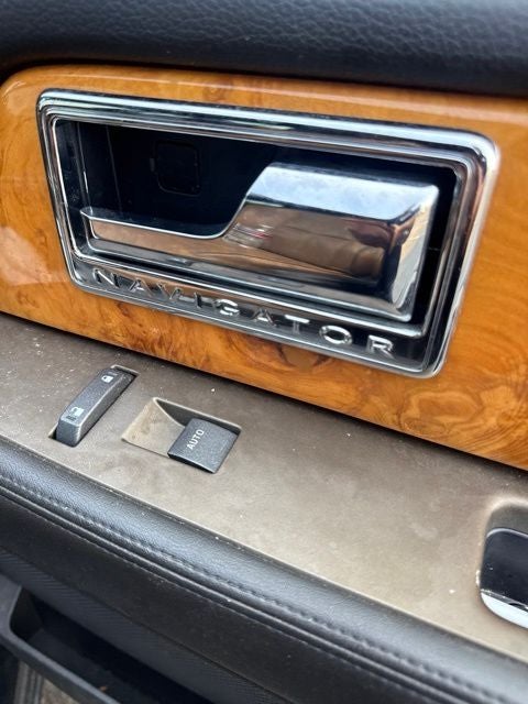 2011 Lincoln Navigator Base