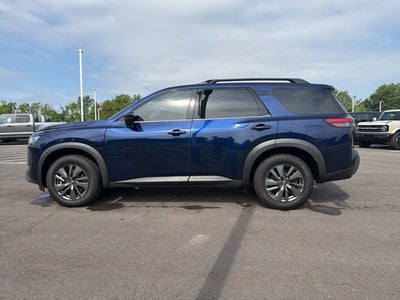 2022 Nissan Pathfinder SV