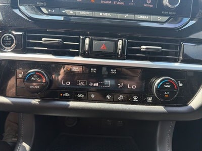 2022 Nissan Pathfinder SV